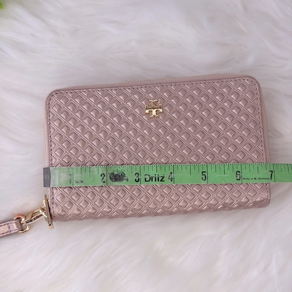 Tory Burch Metallic Rose Gold Quilted Wristlet‎
